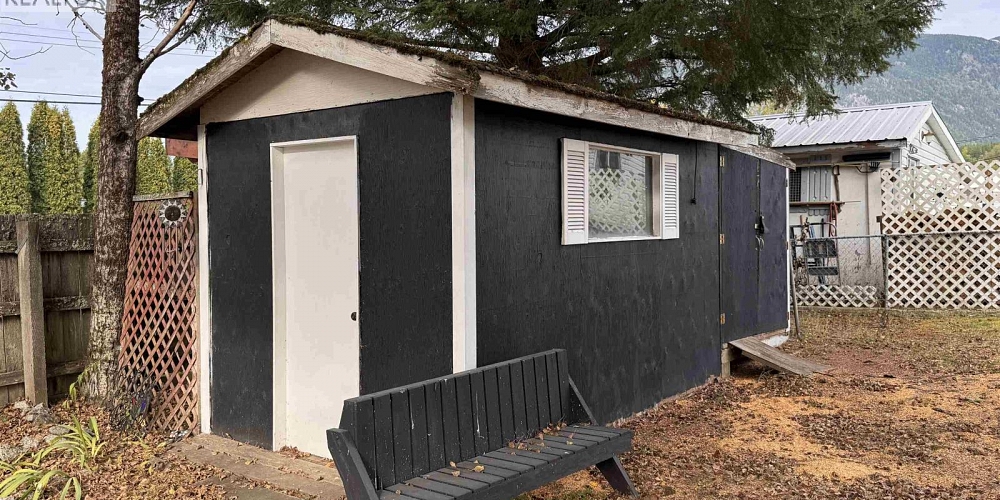 1 3889 MULLER AVENUE Terrace Photo 24 1 3889 MULLER AVENUE Terrace Photo 24